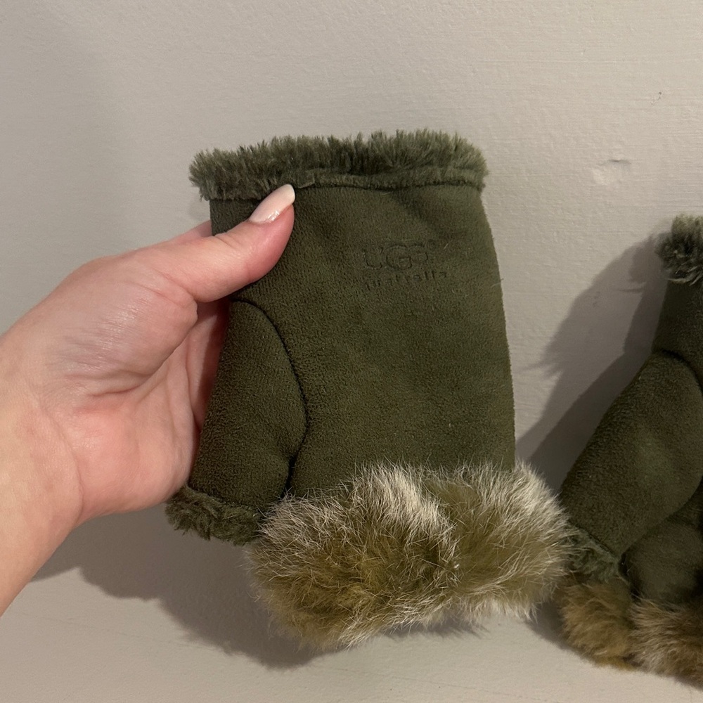 UGG Forest Green Mittens - Picture 2 of 6